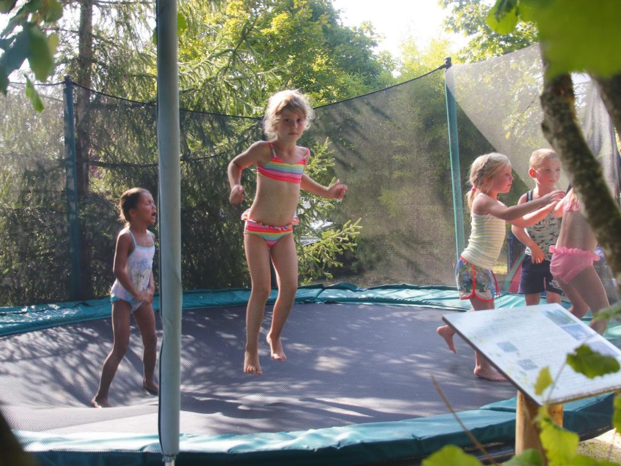 Camping Fontaine Du Roc Devillac Exterior foto