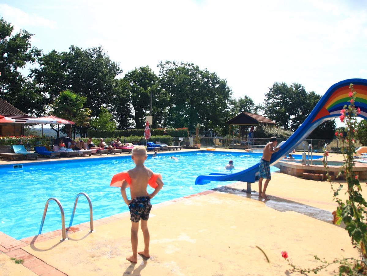 Camping Fontaine Du Roc Devillac Exterior foto